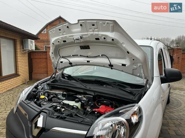 Білий Рено Кєнгу, об'ємом двигуна 0 л та пробігом 21 тис. км за 13400 $, фото 72 на Automoto.ua