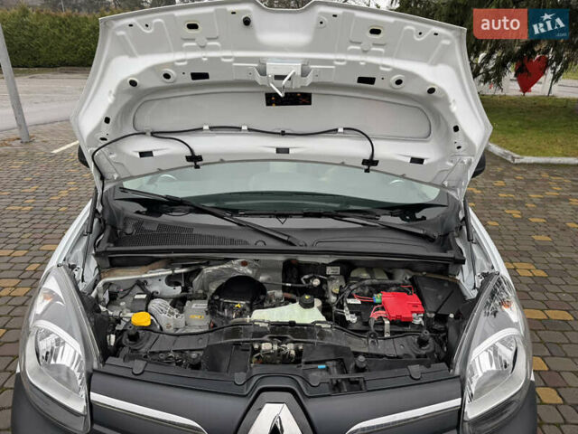 Білий Рено Кєнгу, об'ємом двигуна 0 л та пробігом 39 тис. км за 12499 $, фото 37 на Automoto.ua