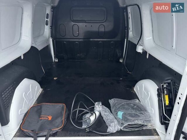 Білий Рено Кєнгу, об'ємом двигуна 0 л та пробігом 47 тис. км за 10900 $, фото 22 на Automoto.ua