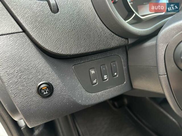 Білий Рено Кєнгу, об'ємом двигуна 0 л та пробігом 37 тис. км за 11700 $, фото 26 на Automoto.ua