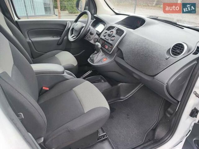 Белый Рено Кенгу, объемом двигателя 0 л и пробегом 80 тыс. км за 9900 $, фото 4 на Automoto.ua