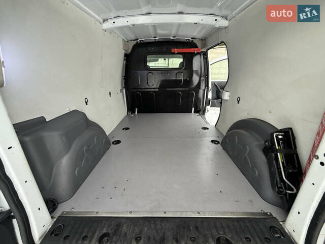 Белый Рено Кенгу, объемом двигателя 1.5 л и пробегом 212 тыс. км за 12999 $, фото 49 на Automoto.ua