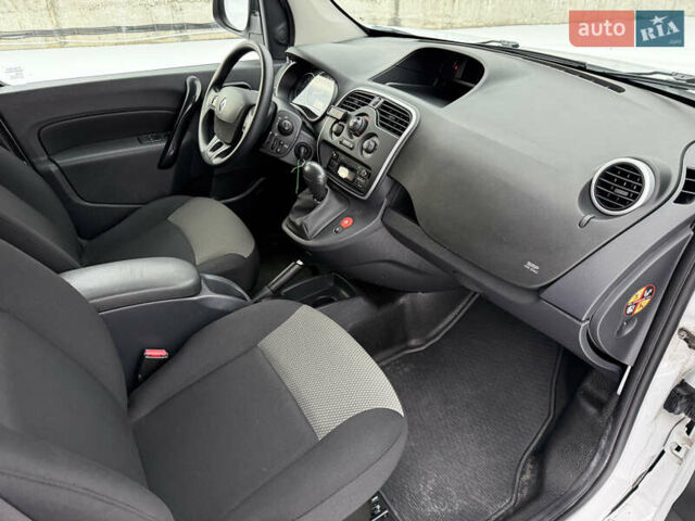 Белый Рено Кенгу, объемом двигателя 1.5 л и пробегом 212 тыс. км за 12999 $, фото 38 на Automoto.ua