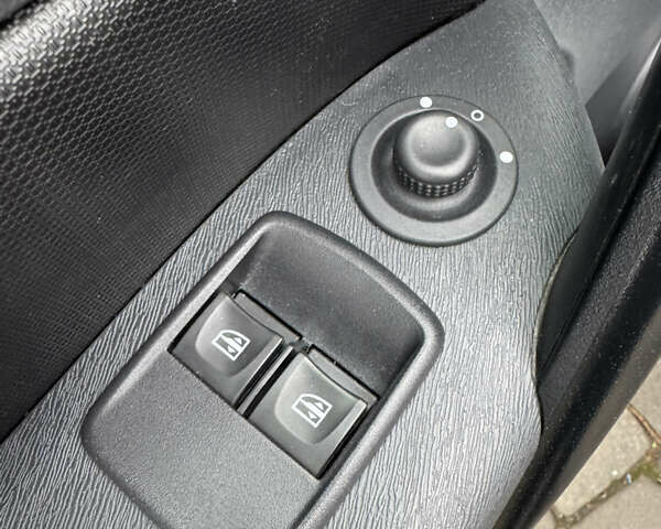 Білий Рено Кєнгу, об'ємом двигуна 0 л та пробігом 39 тис. км за 12499 $, фото 36 на Automoto.ua