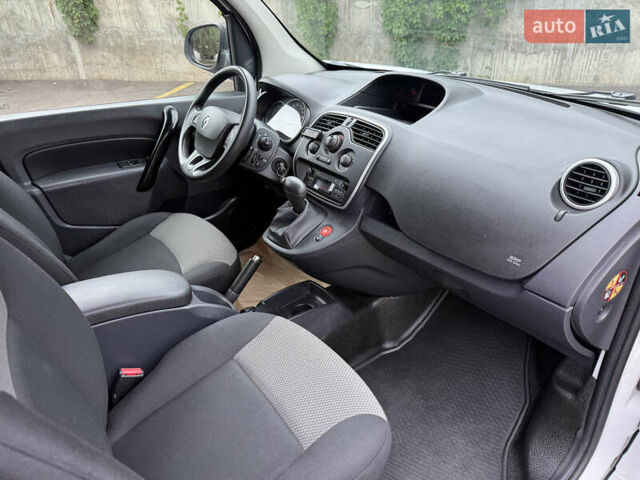 Білий Рено Кєнгу, об'ємом двигуна 1.5 л та пробігом 211 тис. км за 12999 $, фото 32 на Automoto.ua