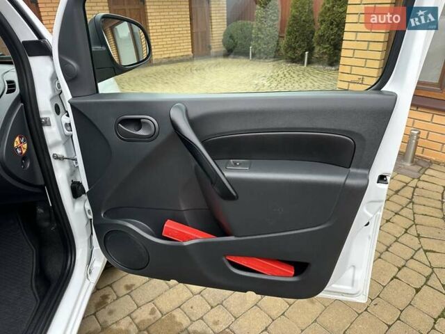 Білий Рено Кєнгу, об'ємом двигуна 0 л та пробігом 21 тис. км за 13400 $, фото 59 на Automoto.ua