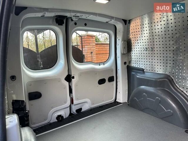 Білий Рено Кєнгу, об'ємом двигуна 0 л та пробігом 37 тис. км за 11700 $, фото 43 на Automoto.ua