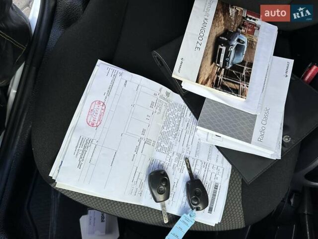 Білий Рено Кєнгу, об'ємом двигуна 0 л та пробігом 37 тис. км за 11700 $, фото 53 на Automoto.ua