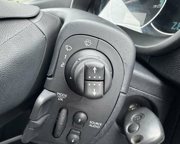 Білий Рено Кєнгу, об'ємом двигуна 0 л та пробігом 39 тис. км за 12499 $, фото 27 на Automoto.ua