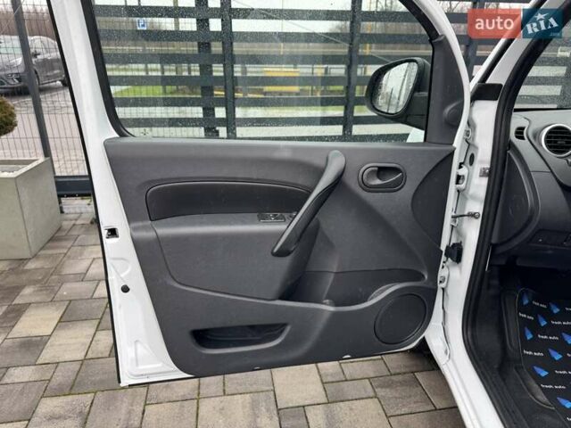 Білий Рено Кєнгу, об'ємом двигуна 0 л та пробігом 47 тис. км за 10900 $, фото 13 на Automoto.ua