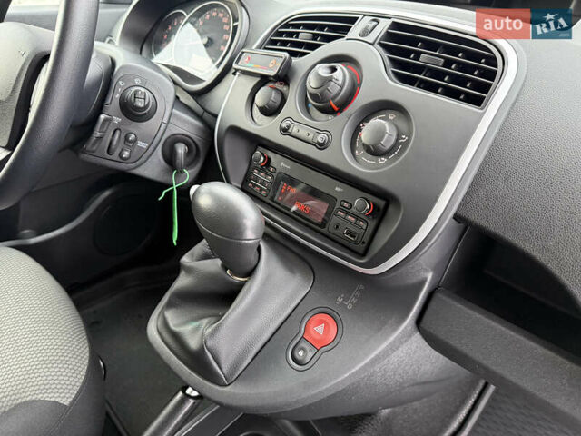 Белый Рено Кенгу, объемом двигателя 1.5 л и пробегом 212 тыс. км за 12999 $, фото 40 на Automoto.ua