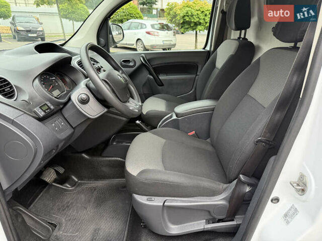 Білий Рено Кєнгу, об'ємом двигуна 1.5 л та пробігом 211 тис. км за 12999 $, фото 48 на Automoto.ua