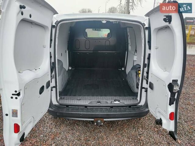 Белый Рено Кенгу, объемом двигателя 0 л и пробегом 80 тыс. км за 9900 $, фото 5 на Automoto.ua