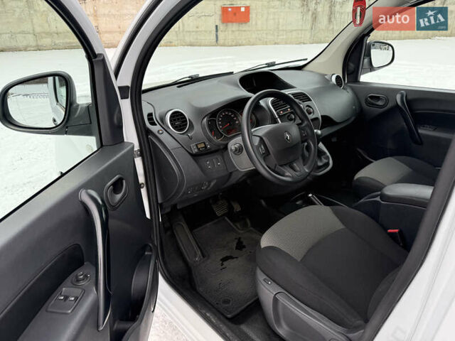 Белый Рено Кенгу, объемом двигателя 1.5 л и пробегом 212 тыс. км за 12999 $, фото 33 на Automoto.ua