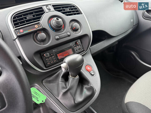 Белый Рено Кенгу, объемом двигателя 1.5 л и пробегом 212 тыс. км за 12999 $, фото 32 на Automoto.ua