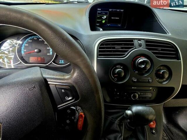 Білий Рено Кєнгу, об'ємом двигуна 0 л та пробігом 169 тис. км за 8200 $, фото 3 на Automoto.ua