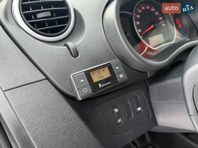 Белый Рено Кенгу, объемом двигателя 1.5 л и пробегом 212 тыс. км за 12999 $, фото 26 на Automoto.ua