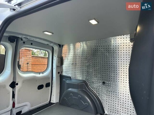 Білий Рено Кєнгу, об'ємом двигуна 0 л та пробігом 37 тис. км за 11700 $, фото 41 на Automoto.ua