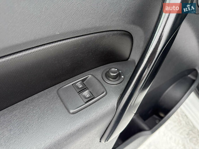 Белый Рено Кенгу, объемом двигателя 1.5 л и пробегом 212 тыс. км за 12999 $, фото 21 на Automoto.ua