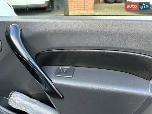 Білий Рено Кєнгу, об'ємом двигуна 0 л та пробігом 37 тис. км за 11700 $, фото 45 на Automoto.ua