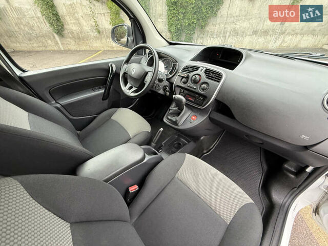 Білий Рено Кєнгу, об'ємом двигуна 1.5 л та пробігом 211 тис. км за 12999 $, фото 46 на Automoto.ua