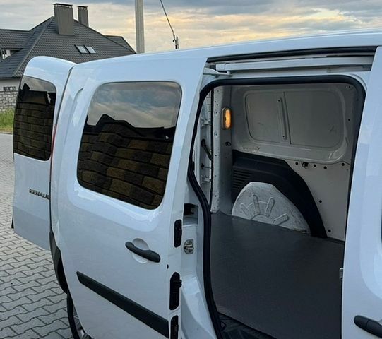 Белый Рено Кенгу, объемом двигателя 0 л и пробегом 144 тыс. км за 11600 $, фото 6 на Automoto.ua