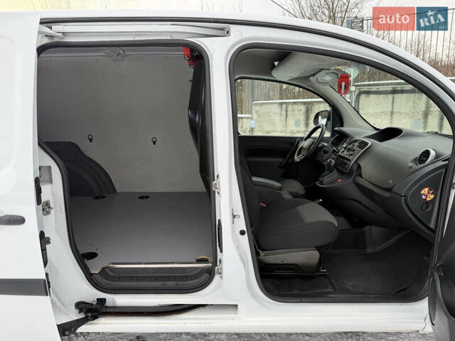 Белый Рено Кенгу, объемом двигателя 1.5 л и пробегом 212 тыс. км за 12999 $, фото 46 на Automoto.ua