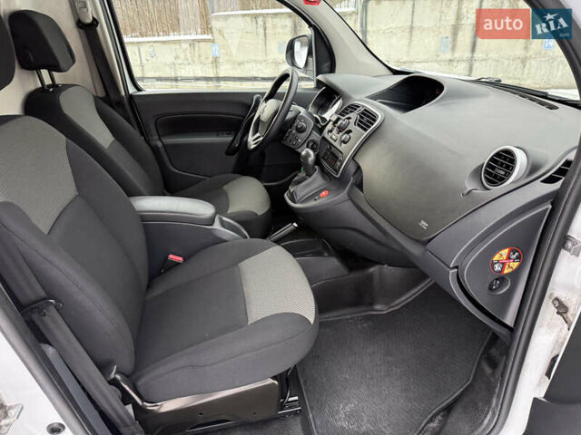 Белый Рено Кенгу, объемом двигателя 1.5 л и пробегом 212 тыс. км за 12999 $, фото 37 на Automoto.ua