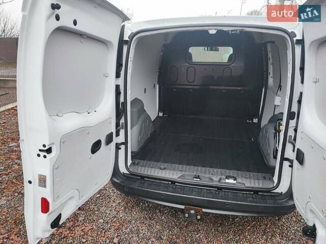 Белый Рено Кенгу, объемом двигателя 0 л и пробегом 80 тыс. км за 9900 $, фото 6 на Automoto.ua