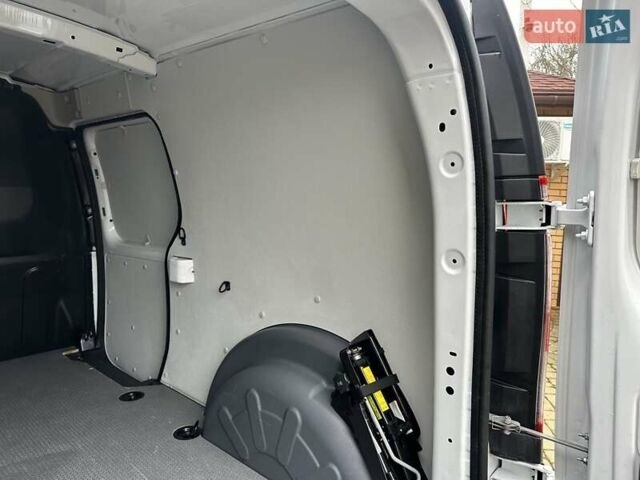 Білий Рено Кєнгу, об'ємом двигуна 0 л та пробігом 21 тис. км за 13400 $, фото 49 на Automoto.ua