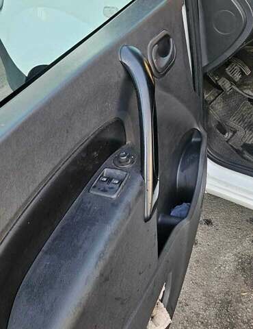 Білий Рено Кєнгу, об'ємом двигуна 1.46 л та пробігом 132 тис. км за 9500 $, фото 10 на Automoto.ua