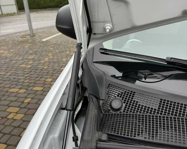 Білий Рено Кєнгу, об'ємом двигуна 0 л та пробігом 39 тис. км за 12499 $, фото 38 на Automoto.ua