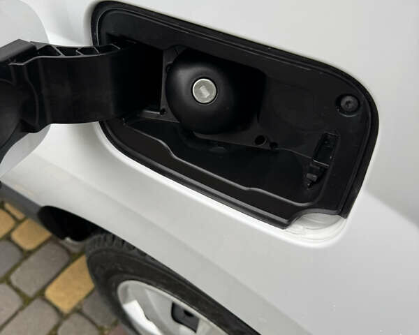 Білий Рено Кєнгу, об'ємом двигуна 0 л та пробігом 39 тис. км за 12499 $, фото 15 на Automoto.ua