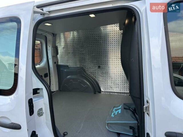 Білий Рено Кєнгу, об'ємом двигуна 0 л та пробігом 37 тис. км за 11700 $, фото 40 на Automoto.ua