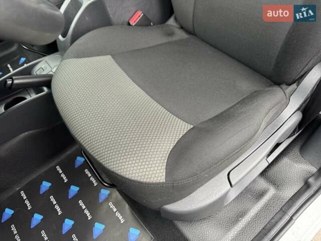 Білий Рено Кєнгу, об'ємом двигуна 0 л та пробігом 47 тис. км за 10900 $, фото 17 на Automoto.ua