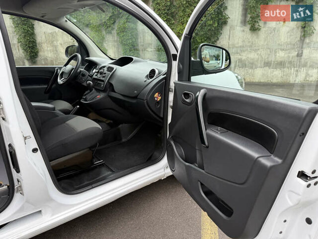 Білий Рено Кєнгу, об'ємом двигуна 1.5 л та пробігом 211 тис. км за 12999 $, фото 29 на Automoto.ua