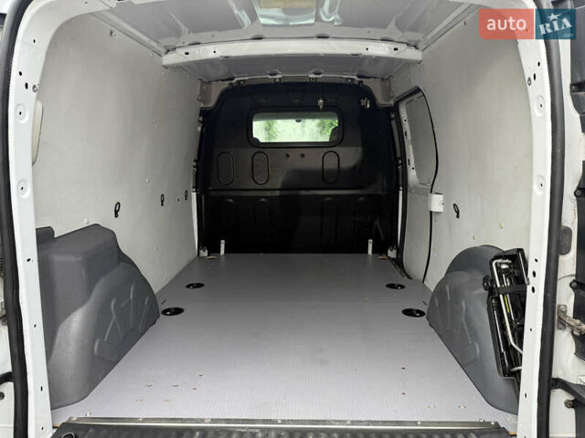 Білий Рено Кєнгу, об'ємом двигуна 1.5 л та пробігом 211 тис. км за 12999 $, фото 22 на Automoto.ua