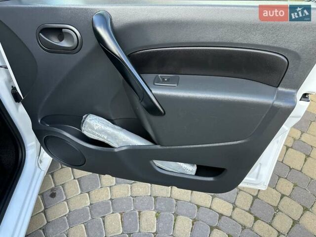 Білий Рено Кєнгу, об'ємом двигуна 0 л та пробігом 37 тис. км за 11700 $, фото 42 на Automoto.ua