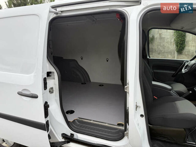 Білий Рено Кєнгу, об'ємом двигуна 1.5 л та пробігом 211 тис. км за 12999 $, фото 34 на Automoto.ua