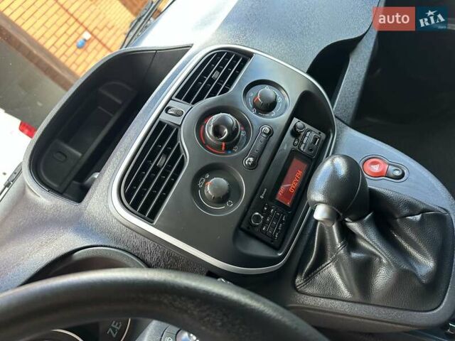 Білий Рено Кєнгу, об'ємом двигуна 0 л та пробігом 37 тис. км за 11700 $, фото 25 на Automoto.ua