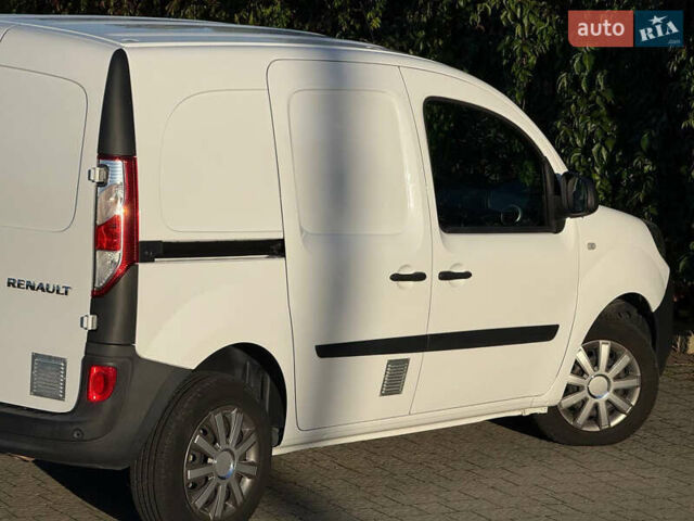 Белый Рено Кенгу, объемом двигателя 1.5 л и пробегом 193 тыс. км за 10999 $, фото 28 на Automoto.ua