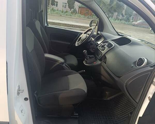 Белый Рено Кенгу, объемом двигателя 0 л и пробегом 35 тыс. км за 11300 $, фото 17 на Automoto.ua