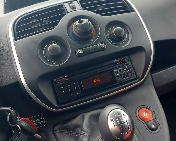 Белый Рено Кенгу, объемом двигателя 1.5 л и пробегом 187 тыс. км за 10900 $, фото 31 на Automoto.ua