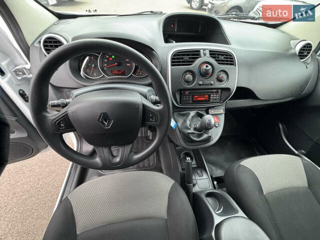 Белый Рено Кенгу, объемом двигателя 1.5 л и пробегом 192 тыс. км за 11700 $, фото 20 на Automoto.ua