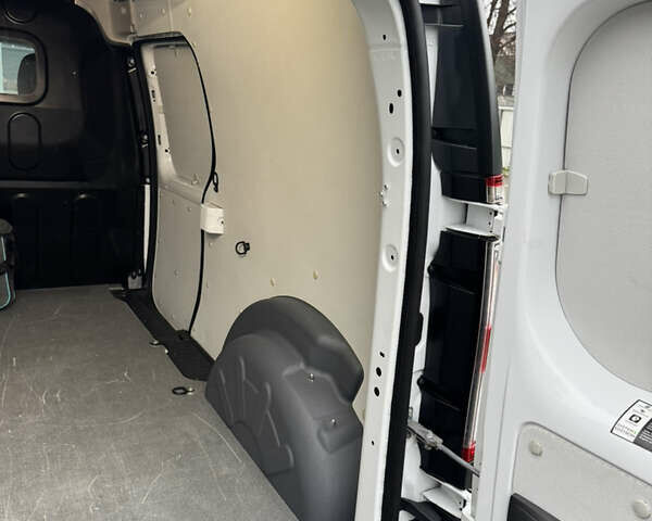 Белый Рено Кенгу, объемом двигателя 0 л и пробегом 26 тыс. км за 12700 $, фото 13 на Automoto.ua