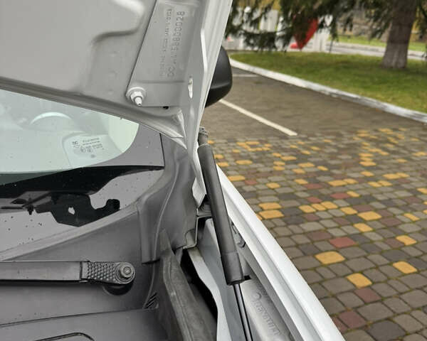 Белый Рено Кенгу, объемом двигателя 0 л и пробегом 26 тыс. км за 12700 $, фото 32 на Automoto.ua