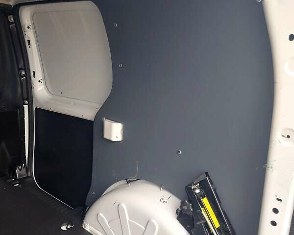 Белый Рено Кенгу, объемом двигателя 1.5 л и пробегом 187 тыс. км за 10900 $, фото 20 на Automoto.ua