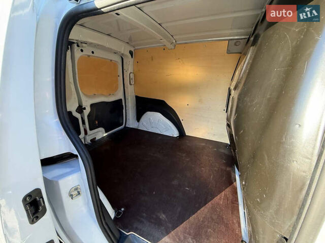 Белый Рено Кенгу, объемом двигателя 1.5 л и пробегом 193 тыс. км за 10999 $, фото 37 на Automoto.ua