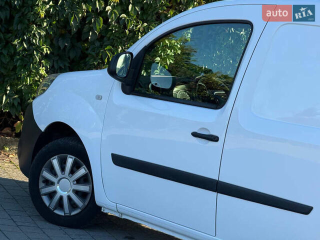 Белый Рено Кенгу, объемом двигателя 1.5 л и пробегом 193 тыс. км за 10999 $, фото 23 на Automoto.ua