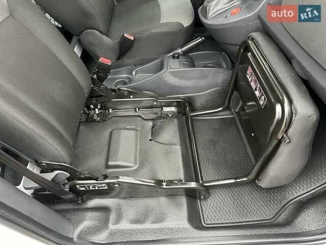 Белый Рено Кенгу, объемом двигателя 0 л и пробегом 16 тыс. км за 12300 $, фото 63 на Automoto.ua